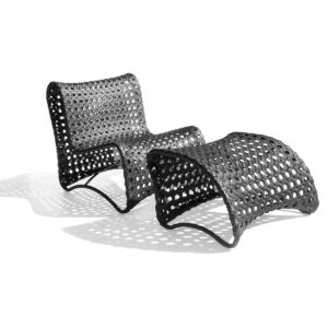 Poltrona Swing Diva em Fibra Sintética e puff. A Poltrona e o puff são elaborados com estrutura de alumínio revestido de fibra sintética